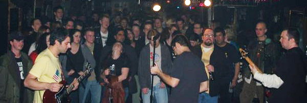 Picture of Livage playing The Mutiny in 2006